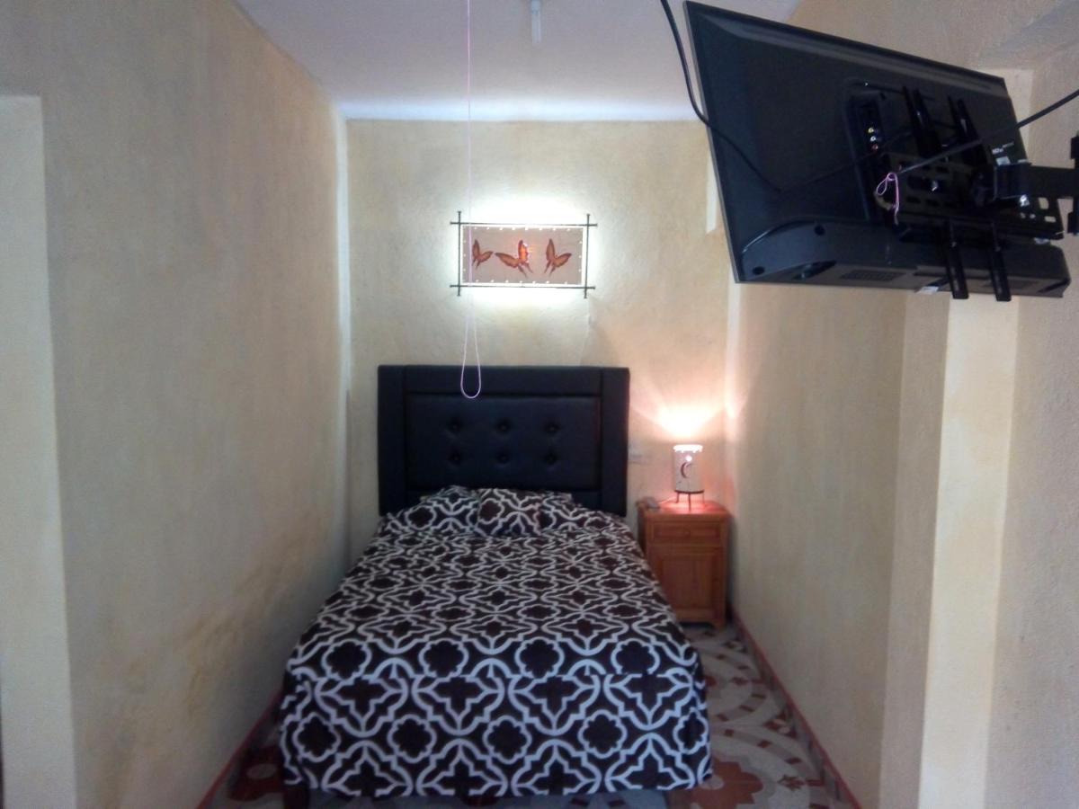 Hospedaje Casa Cortes - Recamaras De Descanso, Tepoztlan Mor - No Contamos Con Estacionamiento Zewnętrze zdjęcie